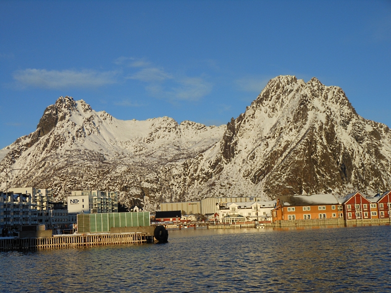 Town, backe dby mountains, with the sea